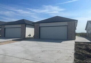 Building Photo - 5224 N Cypress St