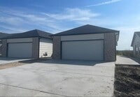 Building Photo - 5224 N Cypress St