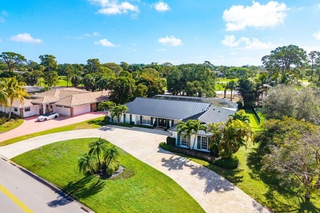 Building Photo - 417 N Country Club Dr