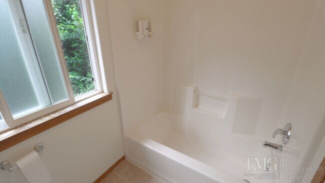 Building Photo - Beautiful 4-Bedroom Home with Custom Finishes & Thoughtful Layout