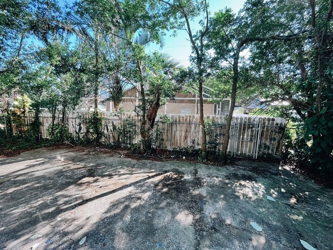 Building Photo - 3/2 Historic Home Available NOW!