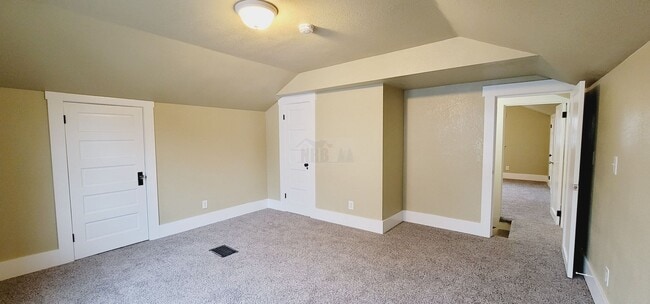 Building Photo - Rare opportunity to live in a stunning 5 B...
