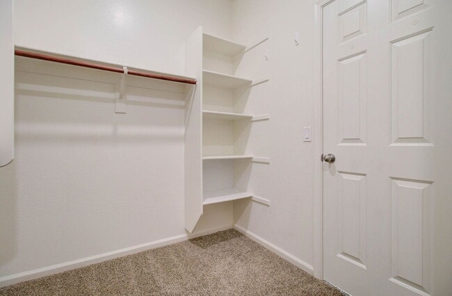 Building Photo - 1106 E Regent Dr