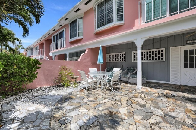 Building Photo - 475 Tequesta Dr