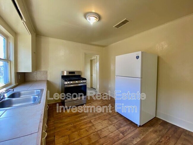 Building Photo - 224 Adair St