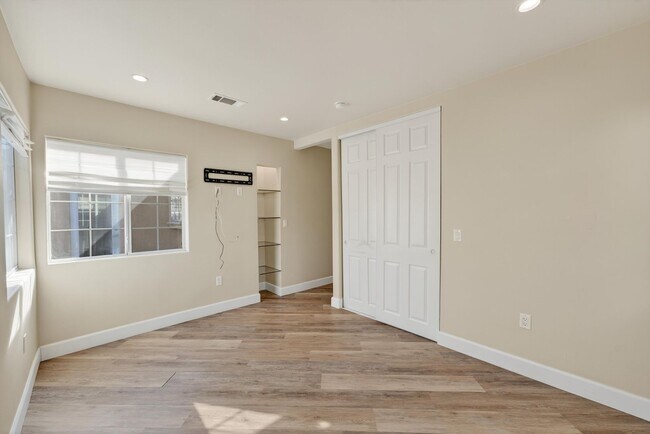 Building Photo - Beautifully Remodeled 3-Bedroom Home in Prime Lakewood Neighborhood
