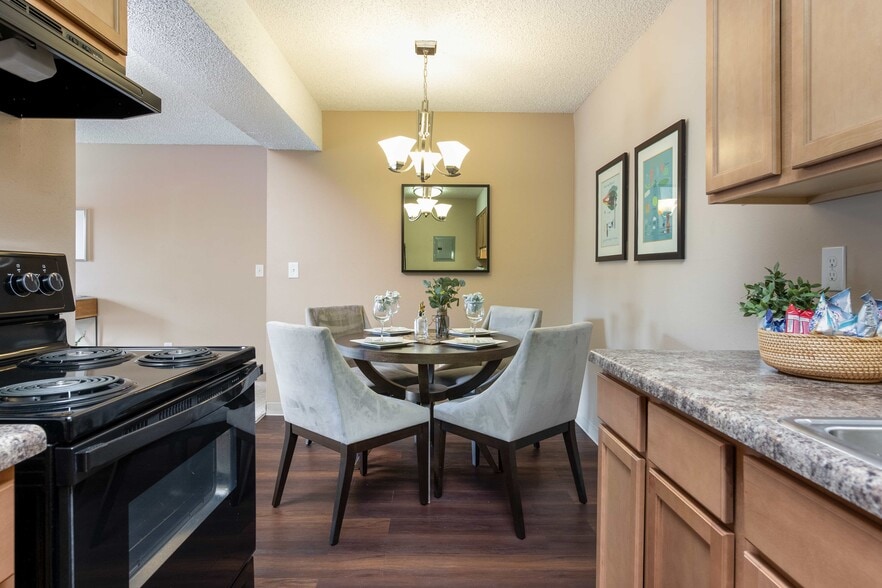 Primary Photo - Wentworth Apartments