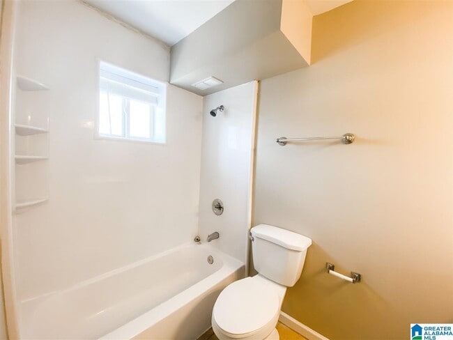 Building Photo - 2990 Rhodes Cir S