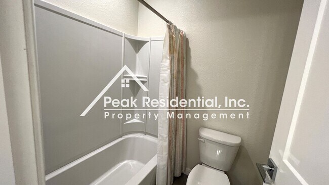Building Photo - 3283 Warbler Ct