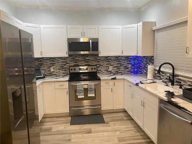 Building Photo - 3304 Lisa Ln