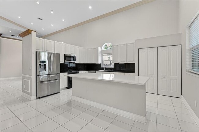 Building Photo - 6249 NW 78th Manor