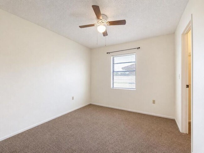 Building Photo - 3931 Spoonbill Ct