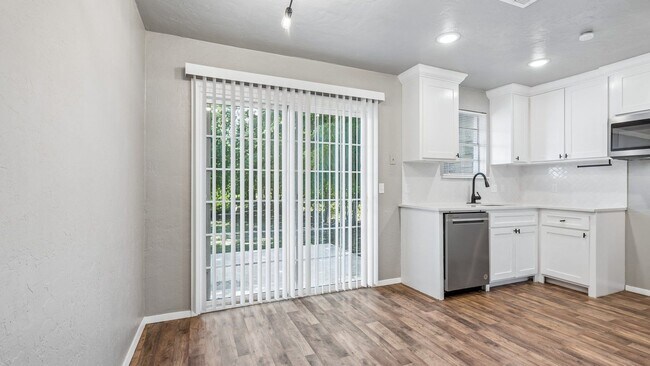 Building Photo - Charming 3 Bedroom Home +BONUS Room with Spacious Backyard
