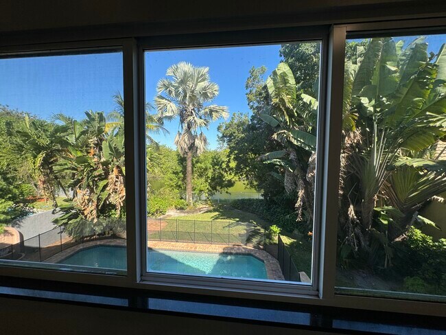 Building Photo - 10366 Buena Ventura Dr