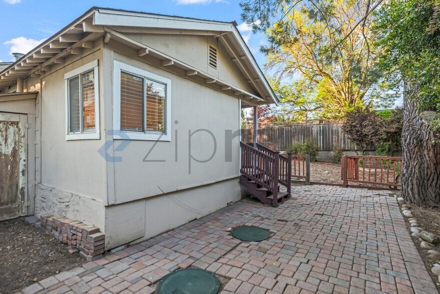 Building Photo - 228 Los Gatos Blvd