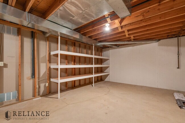 Building Photo - 220 N Yale Ave