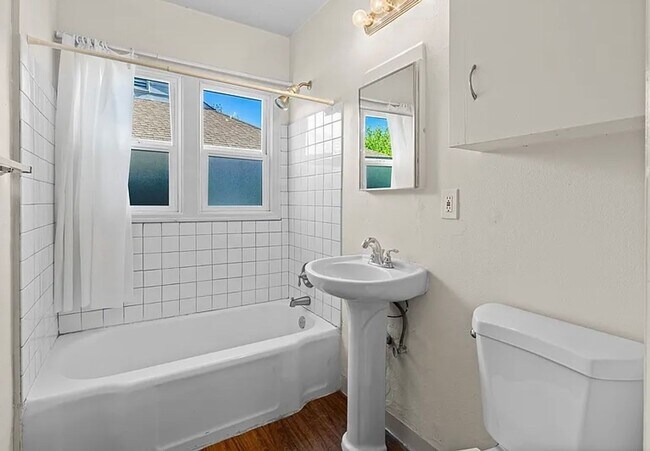 Building Photo - Delightful Updated 1-bedroom unit.