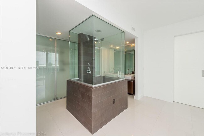 Building Photo - 1040 Biscayne Blvd