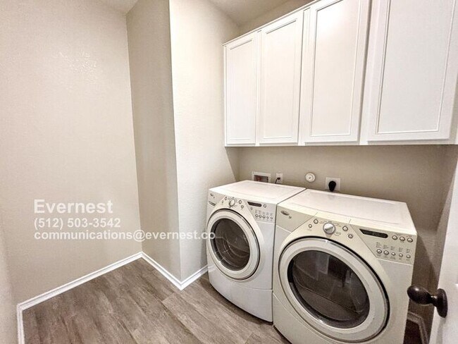 Building Photo - Beautiful 3-Bedroom Home with Fenced Yard ...