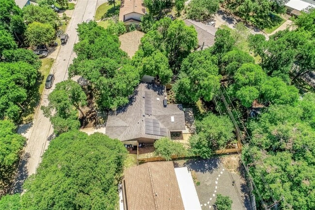 Building Photo - 1707 Fawn Dr