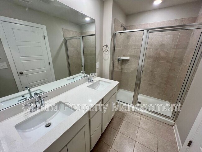 Building Photo - 613 Reese Ln