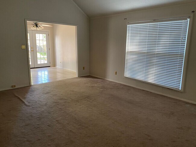 Building Photo - Gorgeous 3 Bedroom Greenacres Home