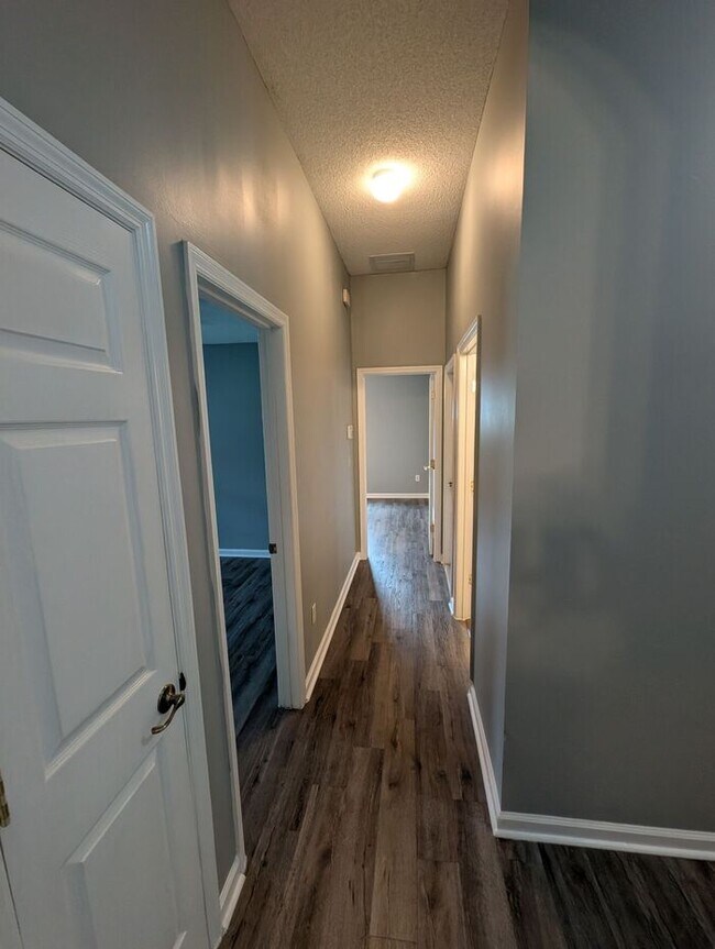 Building Photo - 712 N Edenbridge Way