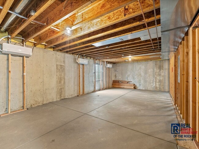 Building Photo - Charming 3 Bed, 2 Bath Home with 3-Car Gar...
