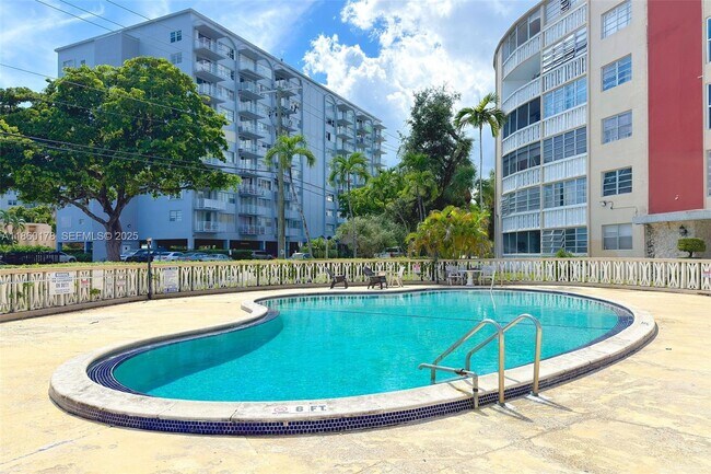 Building Photo - 1475 NE 125th Terrace