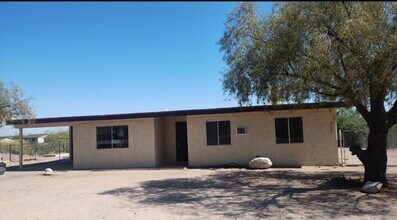 Building Photo - 1601 W San Ricardo Blvd