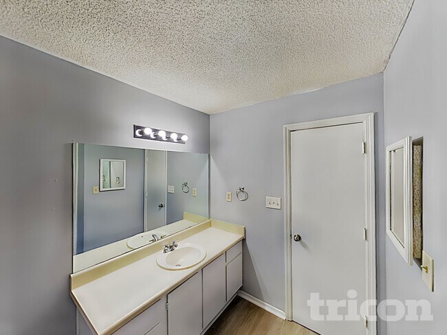 Building Photo - 4010 Sharon Woods Dr