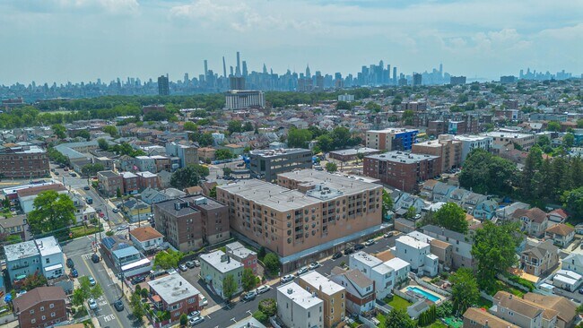 Building Photo - 8915 Bergenwood Ave
