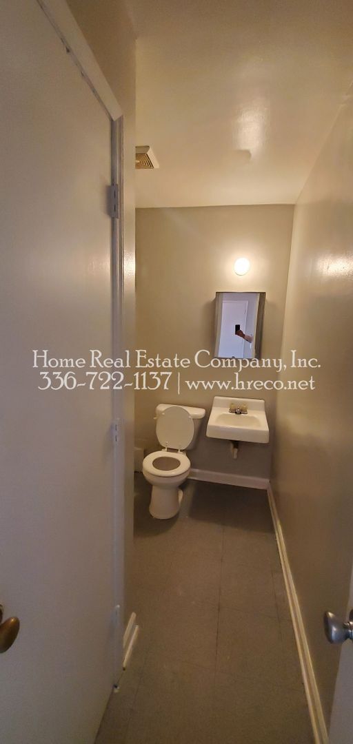 Building Photo - 2336 N Cherry St