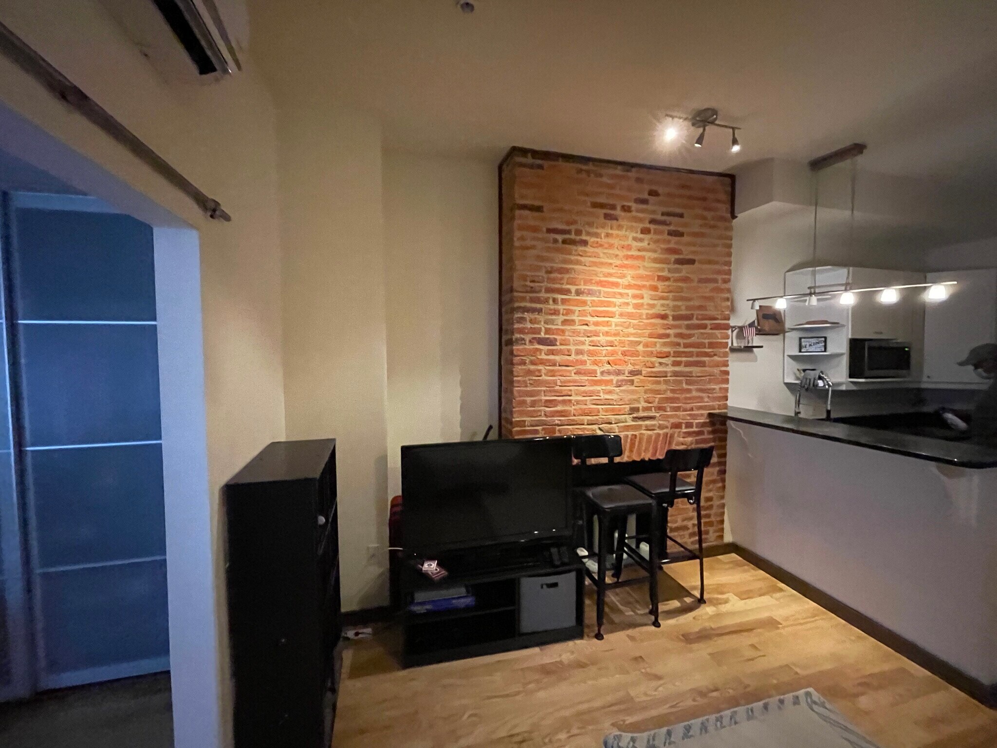 Building Photo - 925 N Calvert St