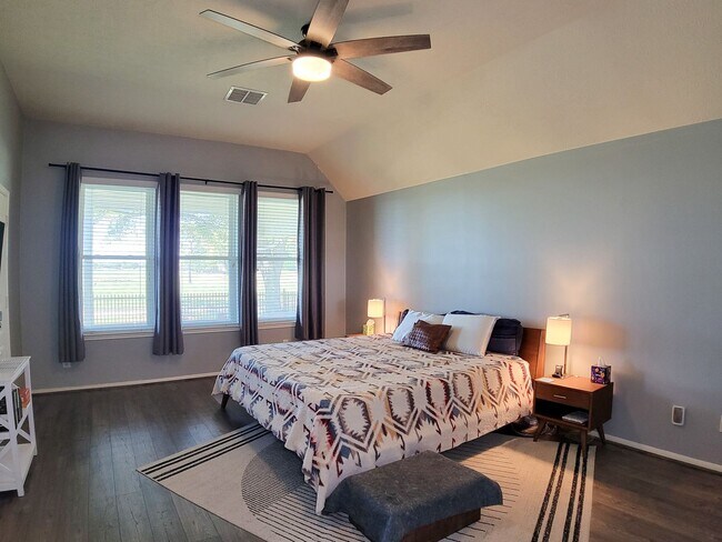 Building Photo - Welcome home to this charming 4-bedroom, 3-bathroom brick house in the desirable Stone Gate commu...