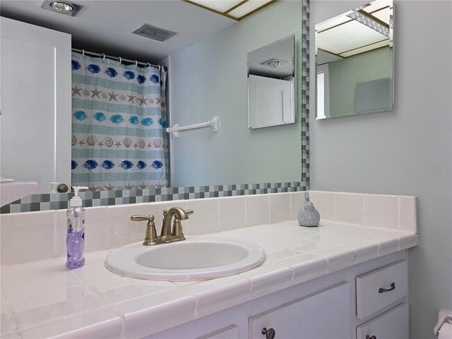 Building Photo - 4650 Cove Cir