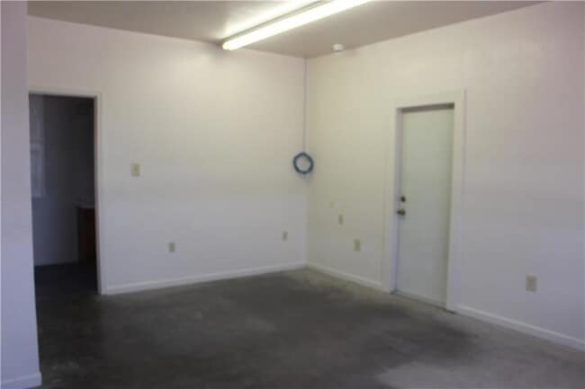 Building Photo - 3278 N Main St