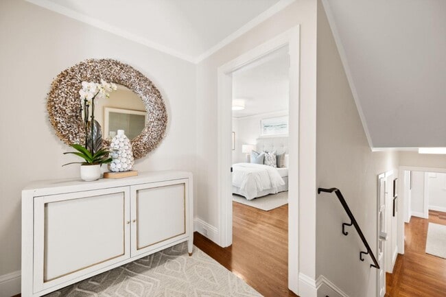 Building Photo - 105 Pepper Ave