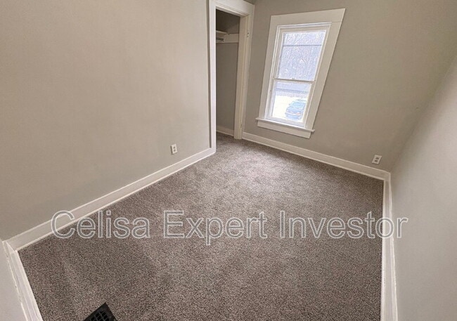 Building Photo - 1902 Riedmiller Ave