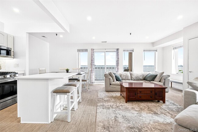 Building Photo - 1432 Outlook Ave