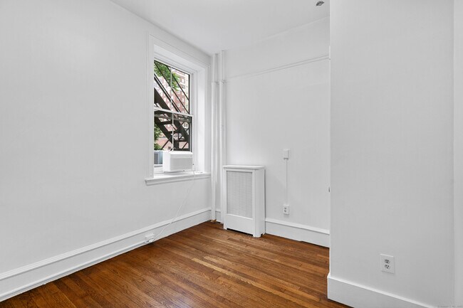 Building Photo - 284 Orange St