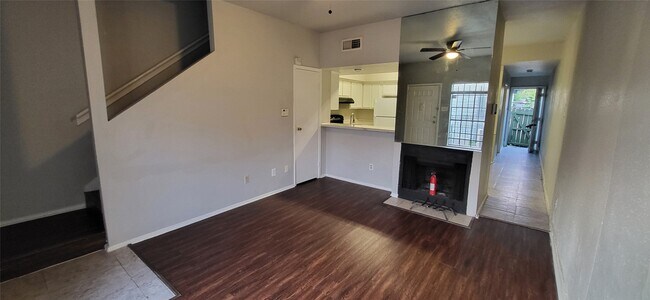 Building Photo - 8641 Victorian Village Dr