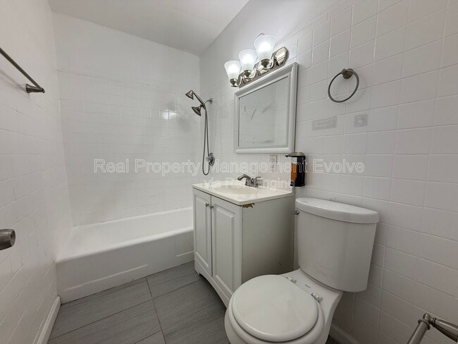 Building Photo - 3422 E Taylor St