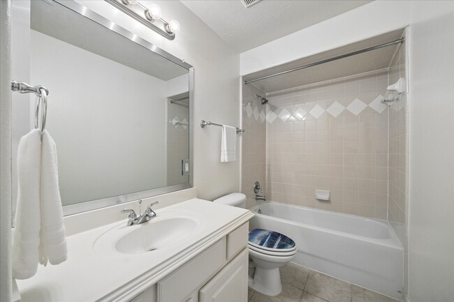 Building Photo - 7608 Janak Dr