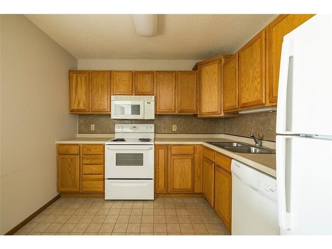 Building Photo - 64 E 13th St