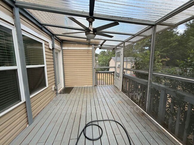 Building Photo - 1049 Ellis Pond Dr