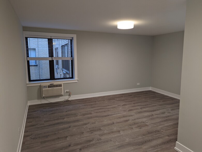 Building Photo - 507 W Barry Ave