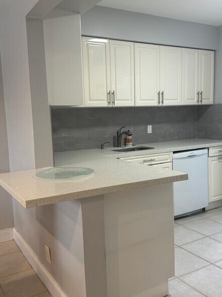 Building Photo - 2501 NW 9th Ter