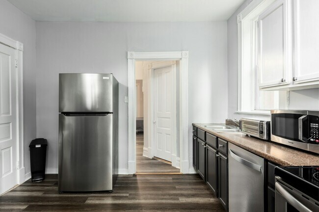 Building Photo - 4055-4057-4057 Hartford St