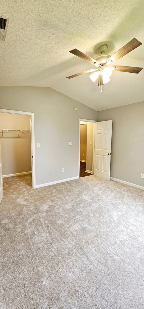 Building Photo - Spacious 2-Bed, 2-Bath Home with Modern Co...